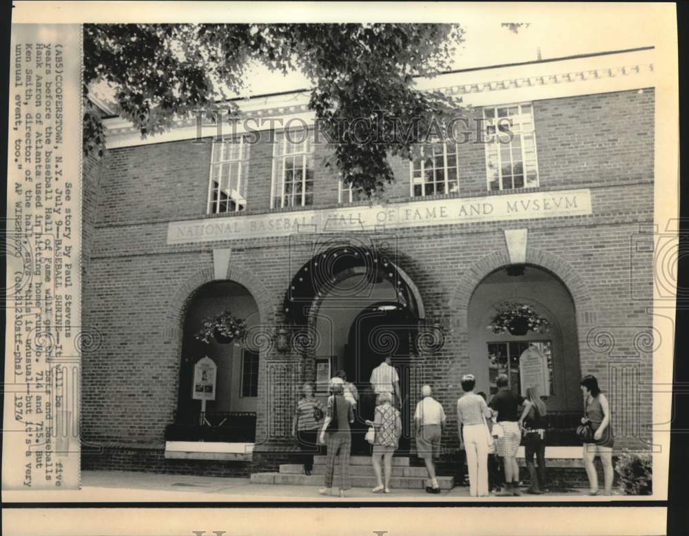 1974 Press Photo Visitors enter the National Baseball Hall of Fame, Cooperstown