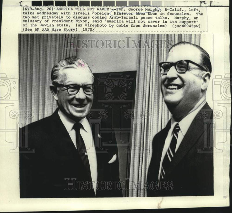 Load image into Gallery viewer, 1970 Press Photo Sen. George Murphy chats with Israeli F.M. Abba Eban, Jerusalem
