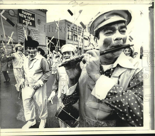 1973 Press Photo Purul Club fife and drum band march in Mummers' parade in PA