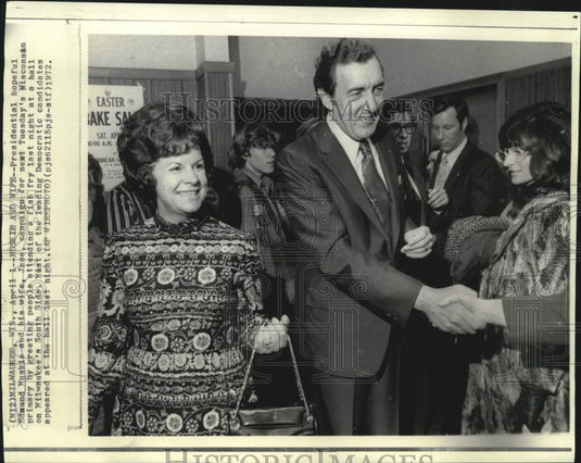 1972 Press Photo Edmund and June Muskie campaign at Milwaukee fish fry
