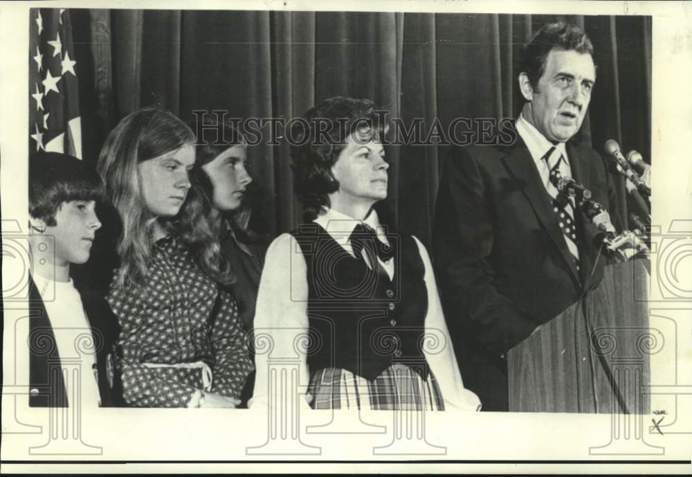 1972 Press Photo Senator Edmund Muskie announces nomination withdrawal in Miami