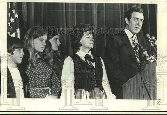 1972 Press Photo Senator Edmund Muskie announces nomination withdrawal in Miami
