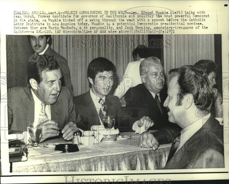 Load image into Gallery viewer, 1971 Press Photo Senator Edmund Muskie campaigning in California - now38196

