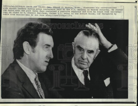1971 Press Photo Senator Edmund Muskie Talks Soviet Visit with Press, Moscow