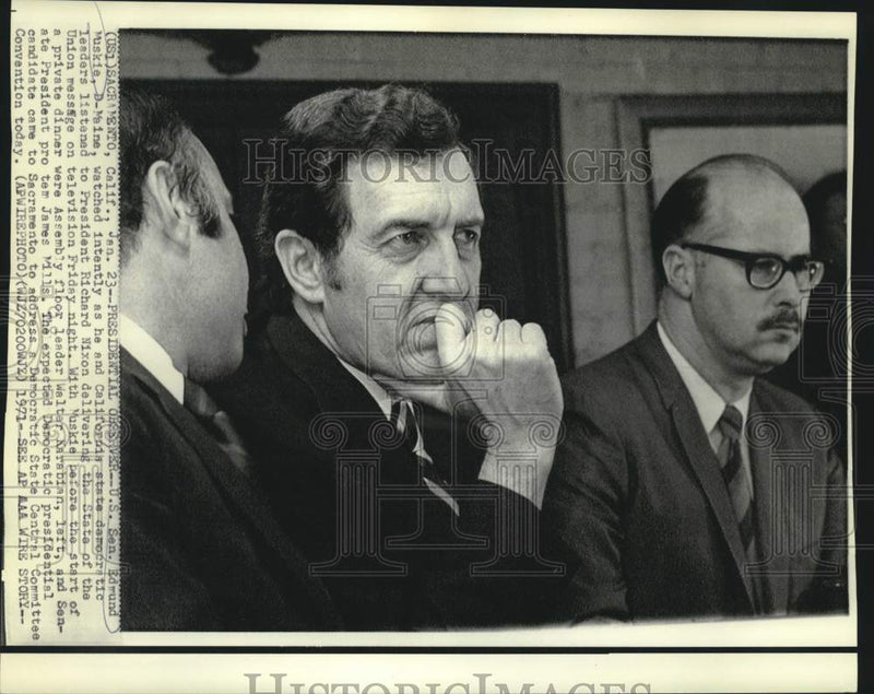 Load image into Gallery viewer, 1971 Press Photo Sen. Edmund Muskie &amp; state leaders listen to Pres. Nixon, CA.
