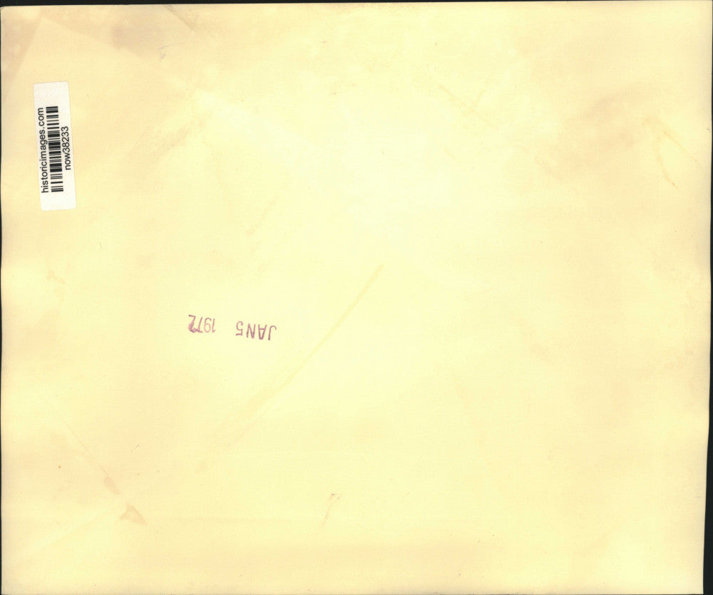 1971 Press Photo Sen. Ed Muskie prepares to appear on TV at his summer home, ME.