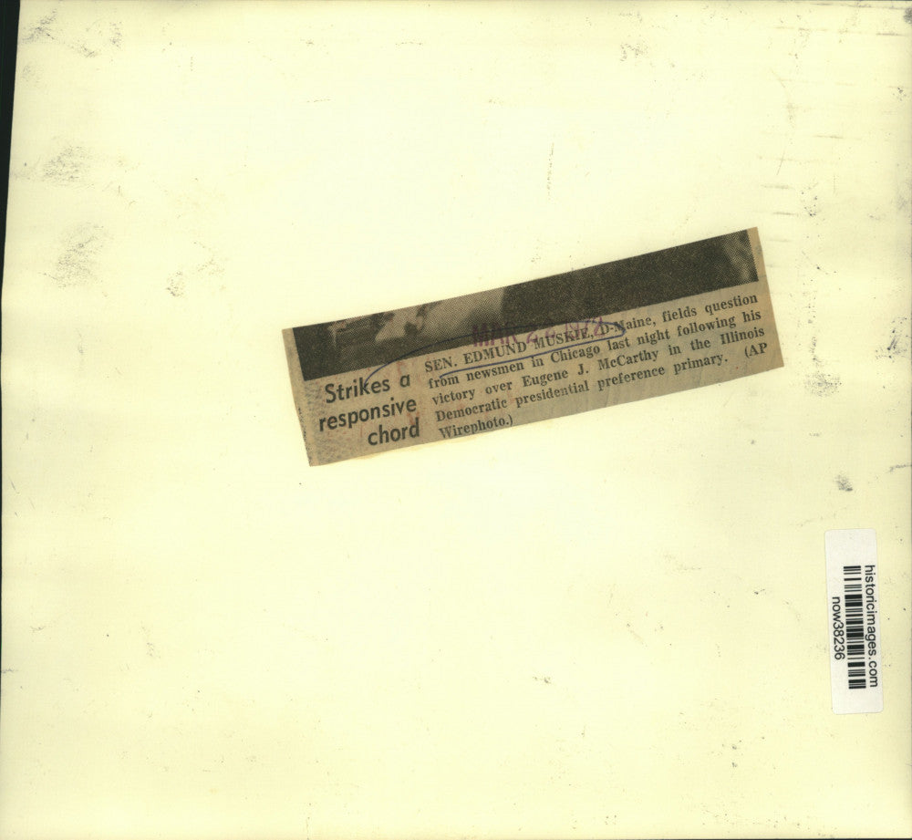 1972 Press Photo Senator Edmund Muskie answers questions from newsmen in Chicago