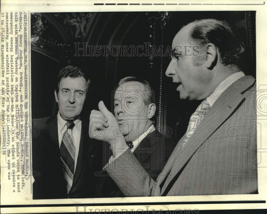1974 Press Photo Senators Muskie, Jackson and Nelson discuss energy legislation