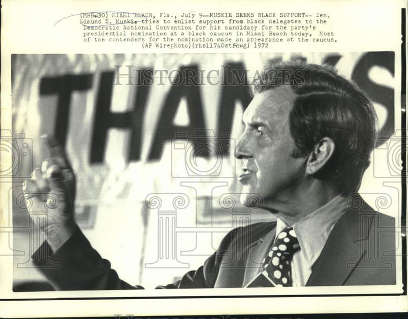 Load image into Gallery viewer, 1972 Press Photo Sen. Ed Muskie tries to gain support for candidacy in Florida
