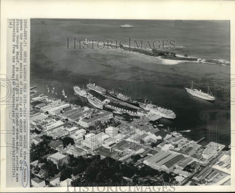 Load image into Gallery viewer, 1965 Press Photo Aerial view of Nassau business section and Prince George Wharf
