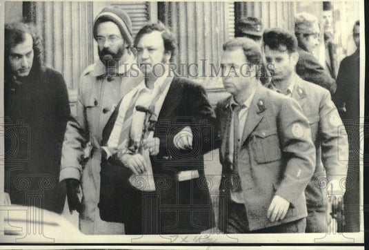 1975 Press Photo Kuwaiti delegate Dr. Mohammed Nasser escorted to ambulance