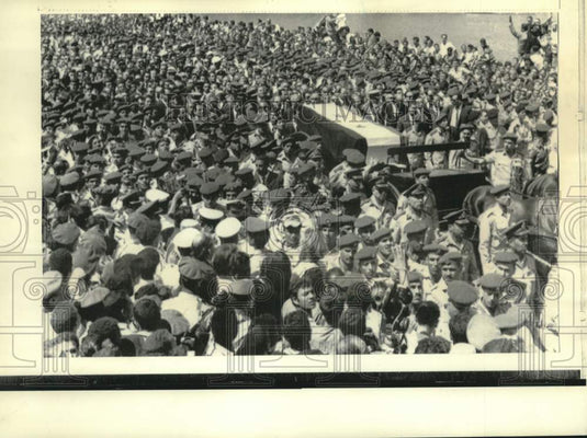 1970 Press Photo Mourners follow hearse bearing body of Abdel Nasser in Cairo