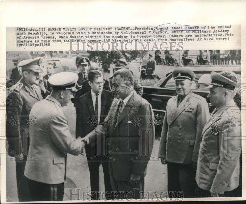 Load image into Gallery viewer, 1965 Press Photo Egypt's Gamal Abdel Nasser welcomed by Colonel Markov in Moscow
