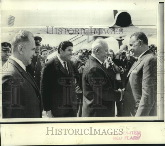 1970 Press Photo Egypt's Gamal Abdel Nasser welcomed by Nikolai Podgorny