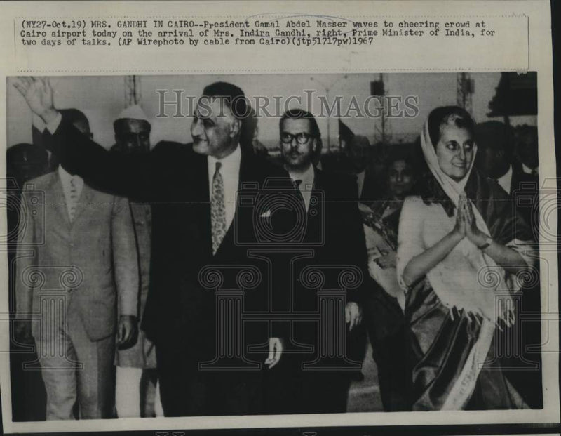 Load image into Gallery viewer, 1967 Press Photo Egypt's Gamal Abdel Nasser and Indira Gandhi shown in Cairo
