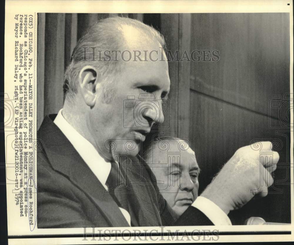 1974 Press Photo Chicago&#39;s Mayor and Superintendent James Rochford with press