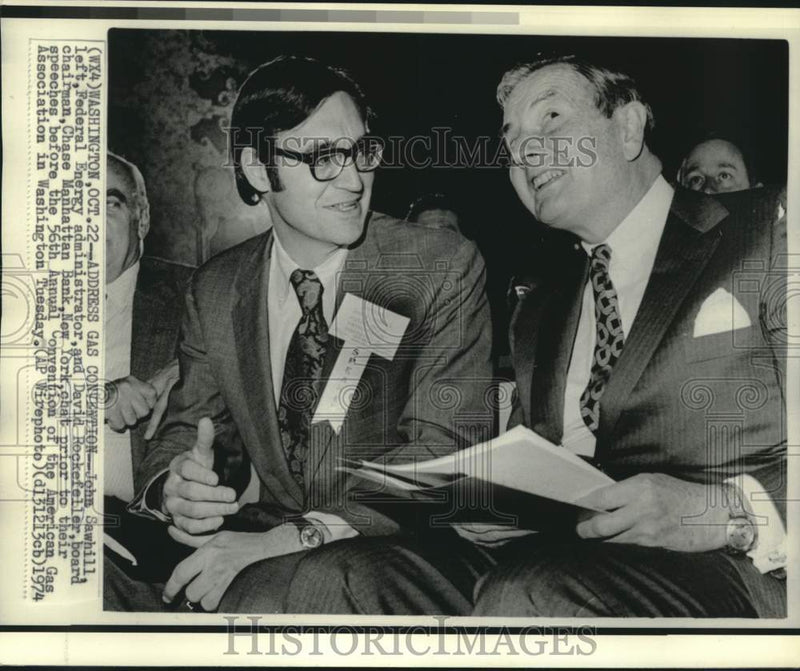 Load image into Gallery viewer, 1974 Press Photo John Sawhill and David Rockefeller address gas convention in DC
