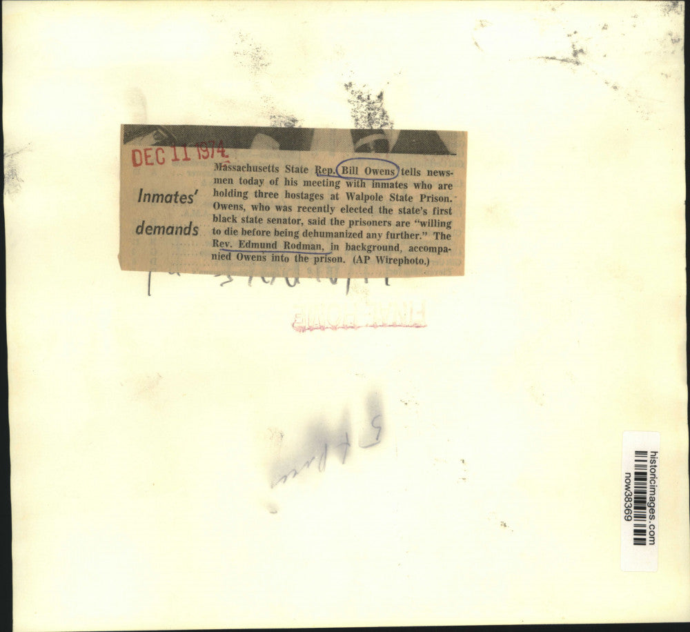 1974 Press Photo Bill Owens and Edmund Rodman relay Walpole inmates demands