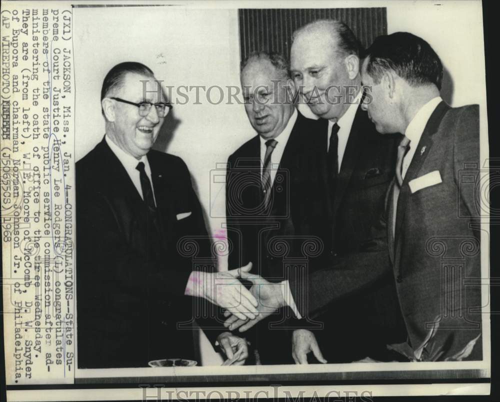 1968 Press Photo Justice Henry Lee Rodgers congratulates Miss. commissioners