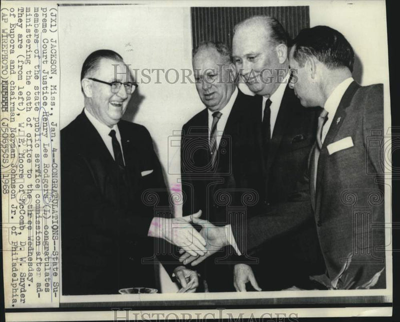 Load image into Gallery viewer, 1968 Press Photo Justice Henry Lee Rodgers congratulates Miss. commissioners
