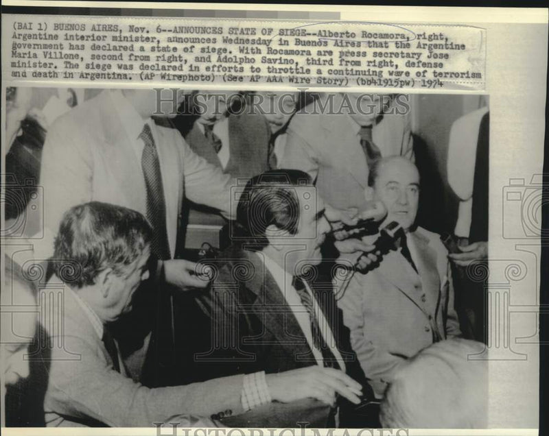 Load image into Gallery viewer, 1974 Press Photo Argentina-Alberto Rocamora and delegates declare siege
