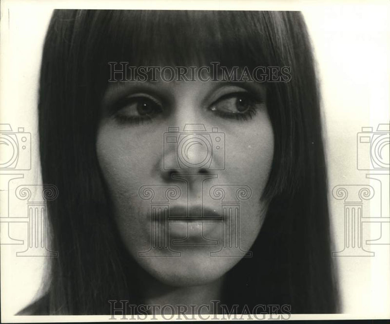 Load image into Gallery viewer, 1969 Press Photo Julie Prince Models Body Language With Eye Movement
