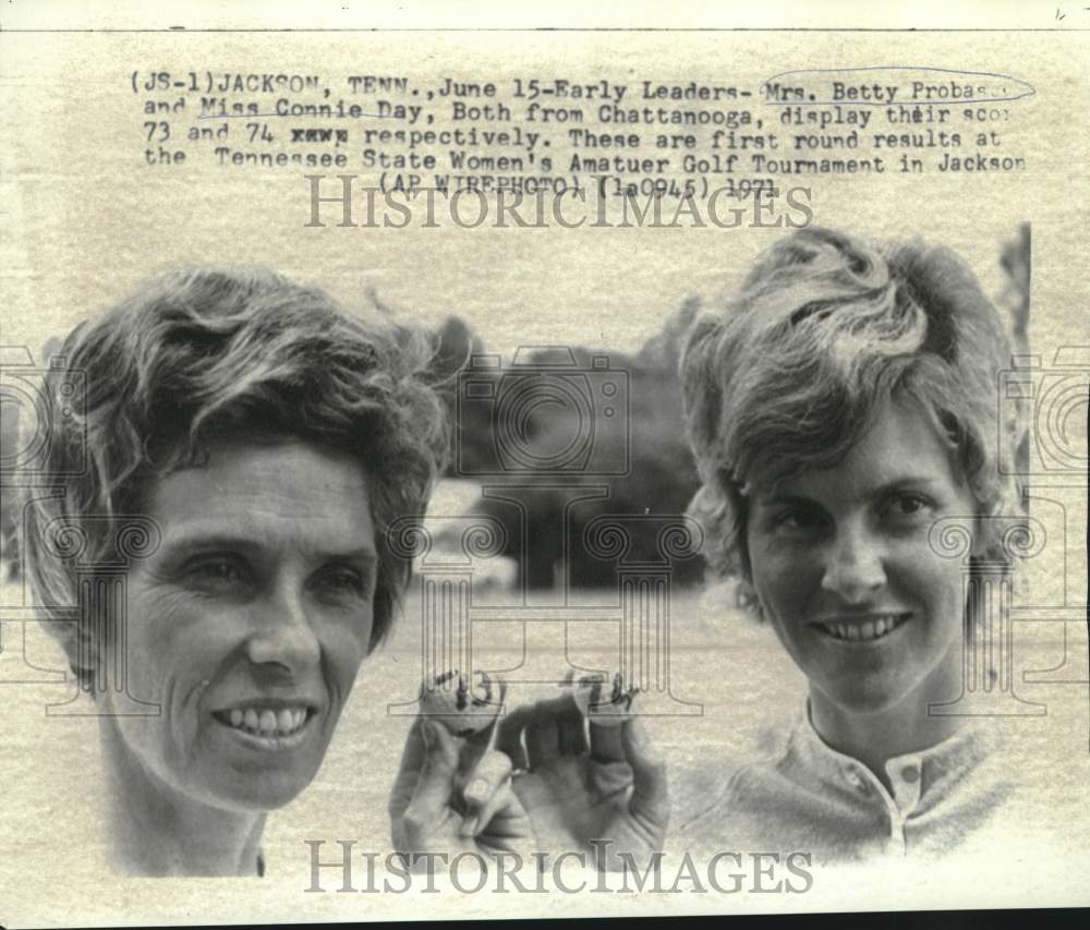 1971 Press Photo Betty Probasco and Connie Day are golf tournament leaders