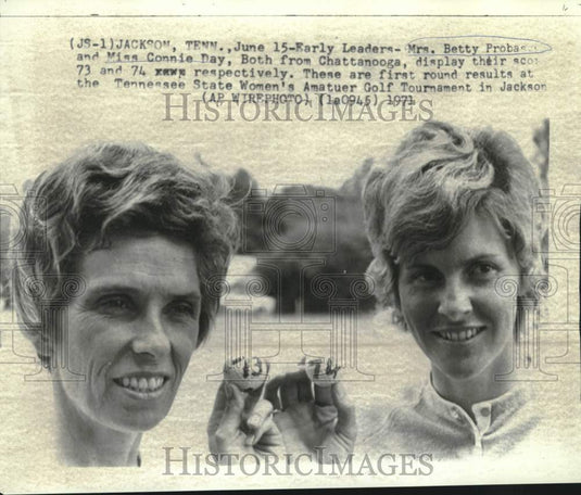 1971 Press Photo Betty Probasco and Connie Day are golf tournament leaders