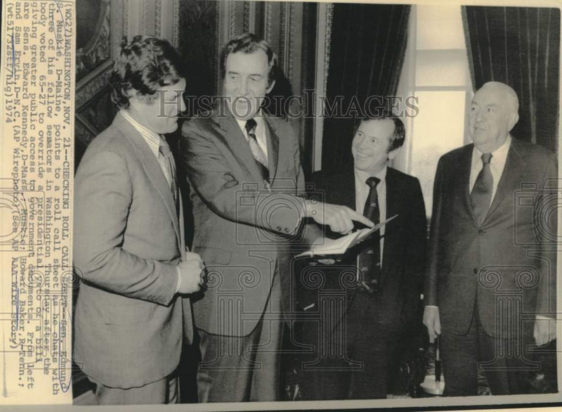 Load image into Gallery viewer, 1974 Press Photo Edmund Muskie and fellow senators check roll call sheet
