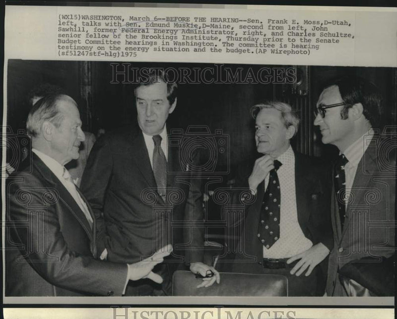 Load image into Gallery viewer, 1975 Press Photo Senator Edmund Muskie with Committee members before hearings
