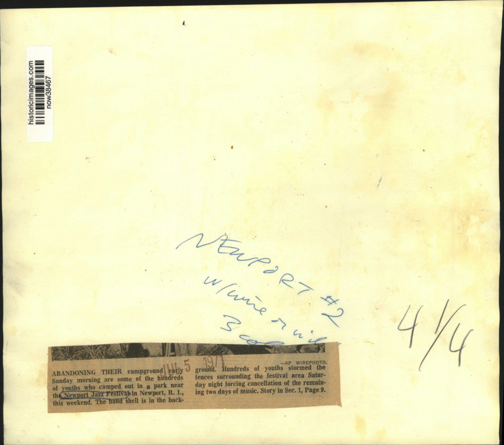 1971 Press Photo Newport Jazz Festival fans abandon campground park - now38467