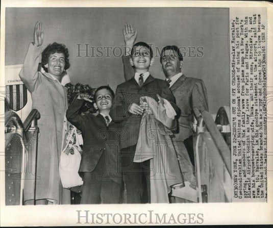 1961 Press Photo UN diplomat Miroslav Nacvalac and family wave from plane in NY