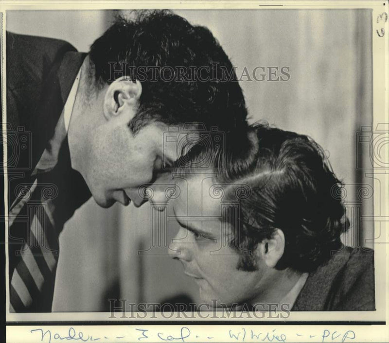 Load image into Gallery viewer, 1972 Press Photo Consumer advocate Ralph Nader chats with Robert Fellmuth, Wash.
