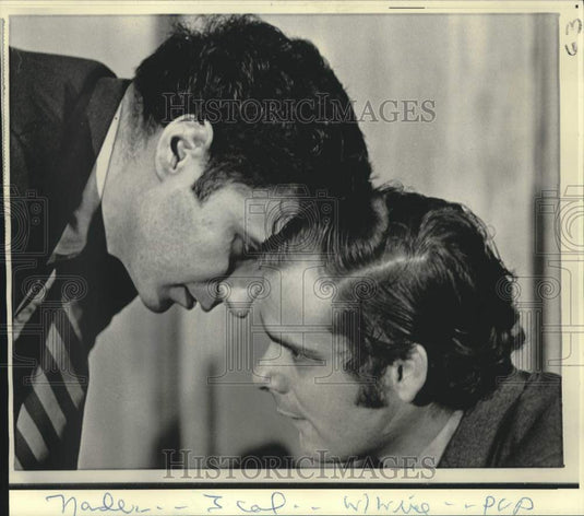 1972 Press Photo Consumer advocate Ralph Nader chats with Robert Fellmuth, Wash.