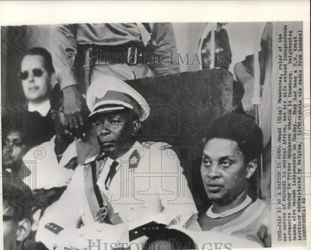 1962 Press Photo Burundi King Mwambutsa and wife at independence ceremony