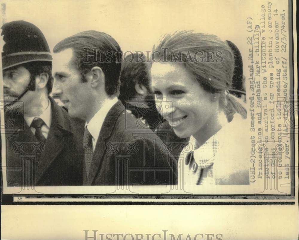 1974 Press Photo Princess Anne, Mark Phillips commemorate anniversary, Wiltshire