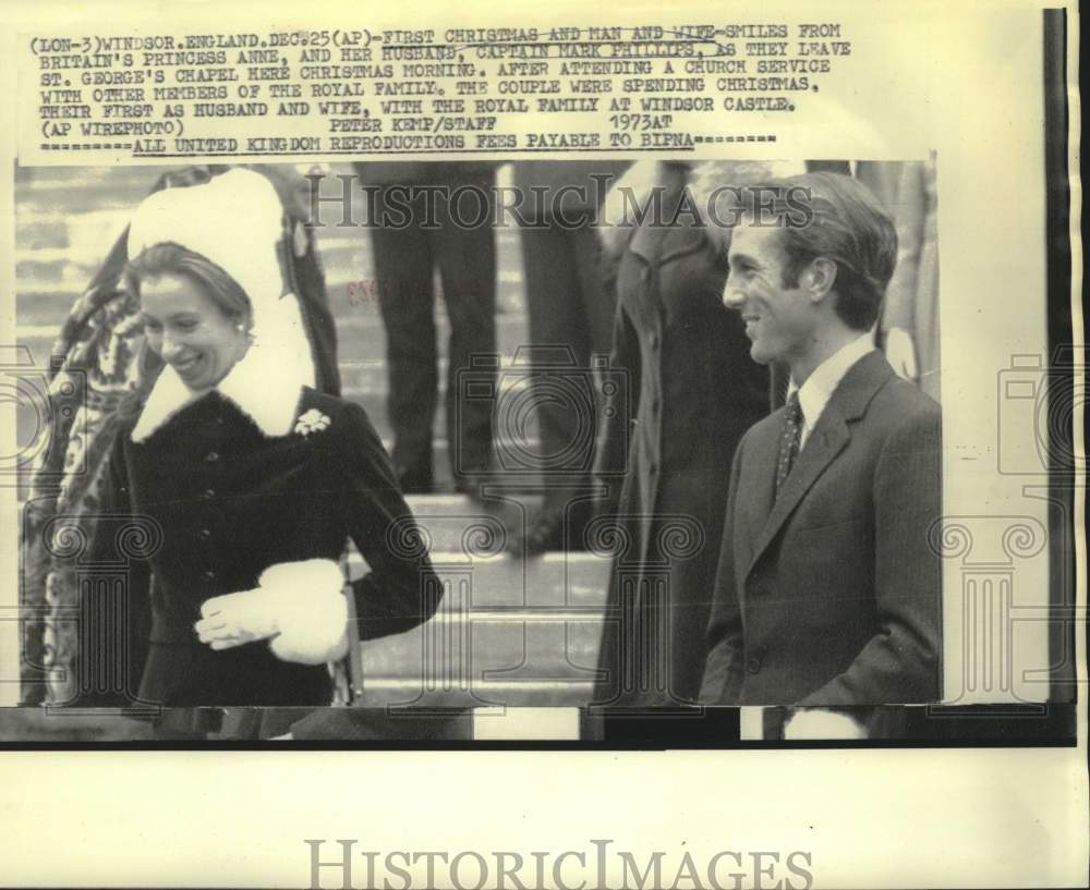 1973 Press Photo Princess Anne and Mark Phillips leave St. George&#39;s Chapel