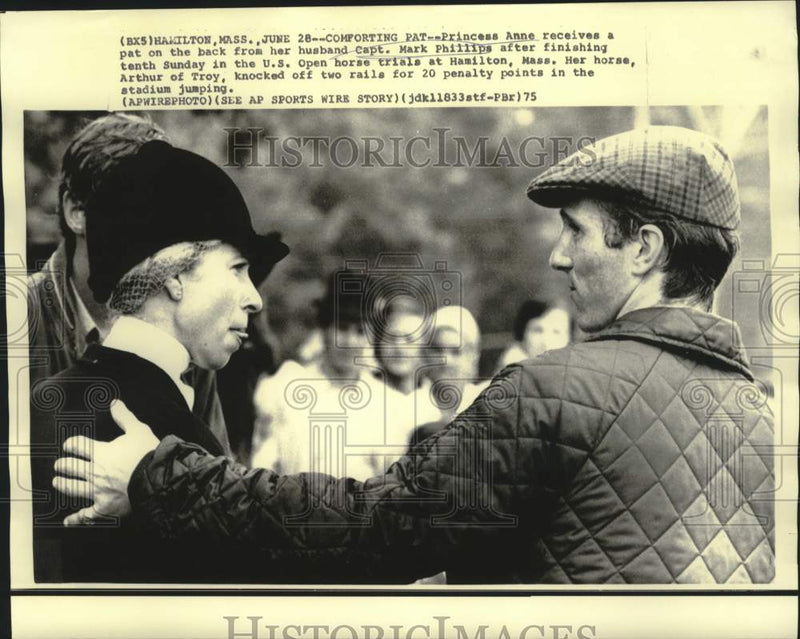 Load image into Gallery viewer, 1975 Press Photo Princess Anne receives comforting pat from Mark Phillips in MA
