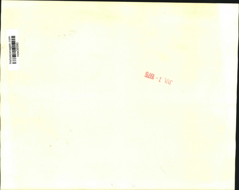 1975 Press Photo Princess Anne receives comforting pat from Mark Phillips in MA