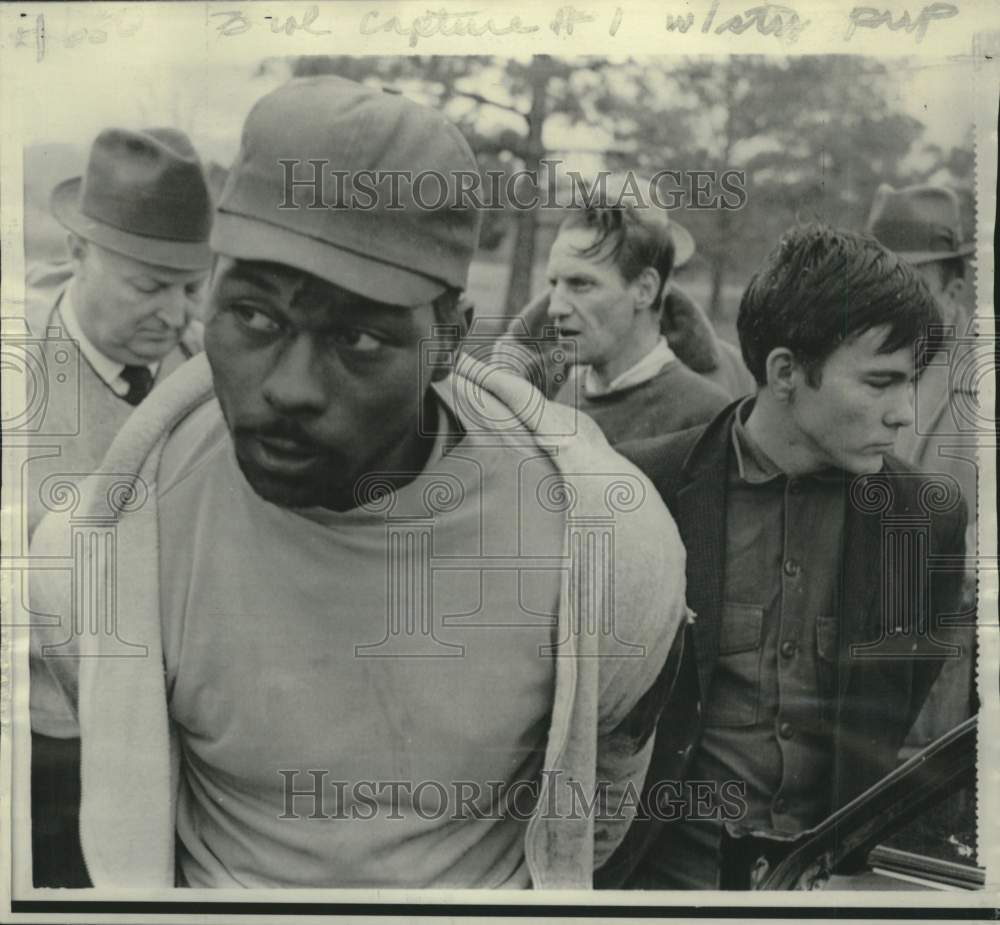 1969 Press Photo Willie Price and other jail escapees in custody of Jack Travis