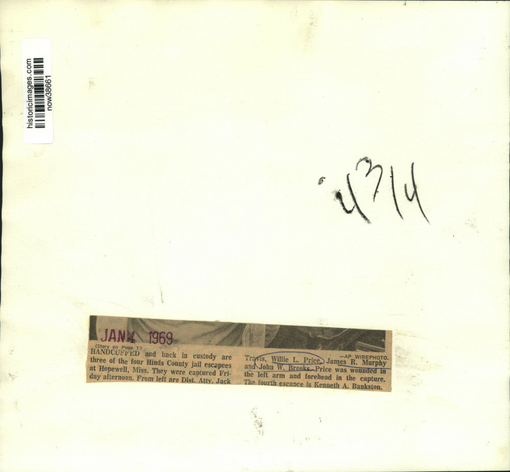 1969 Press Photo Willie Price and other jail escapees in custody of Jack Travis