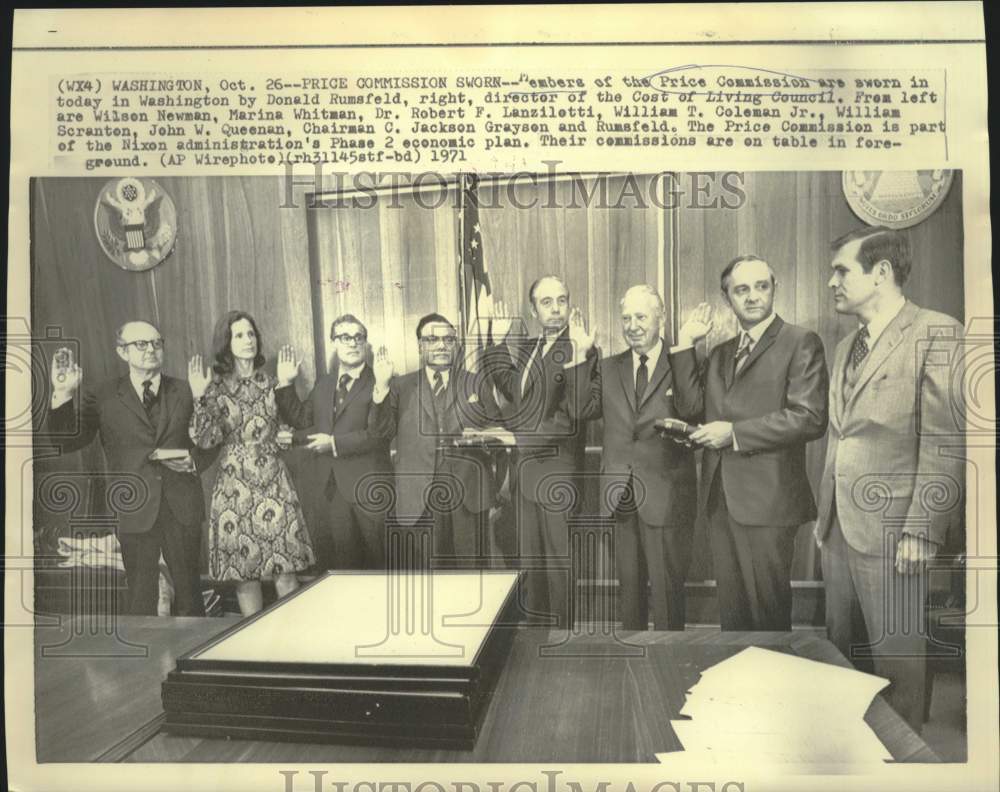 1971 Press Photo Price Commission members sworn in by Donald Rumsfeld at Capitol