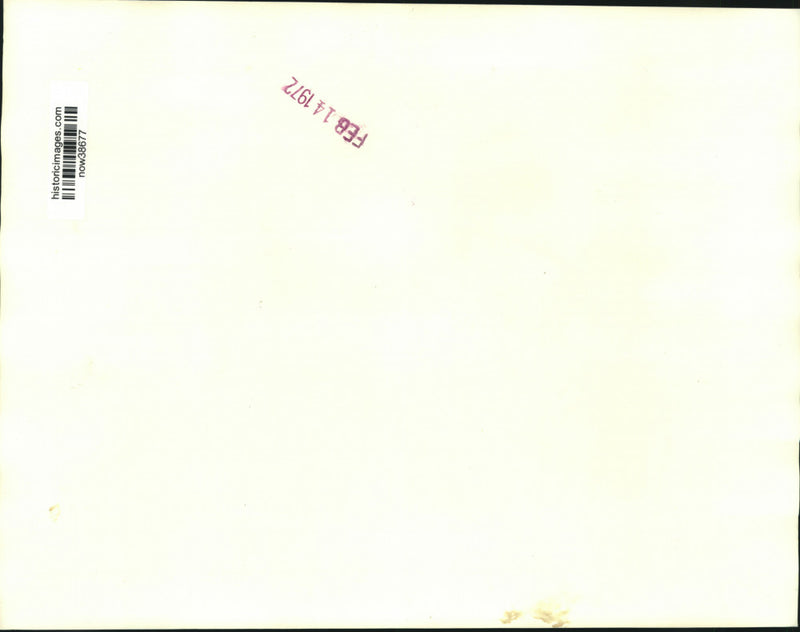 Load image into Gallery viewer, 1972 Press Photo Jane Muskie samples birthday cake frosting in Washington

