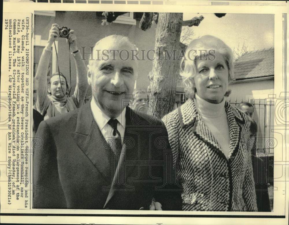 1972 Press Photo French President and Mrs. Georges Pompidou walking near Paris
