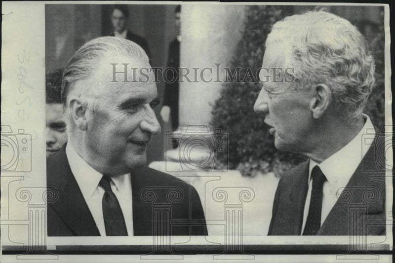 Load image into Gallery viewer, Press Photo Georges Pompidou and Maurice Couve de Murville leave Elysse Palace
