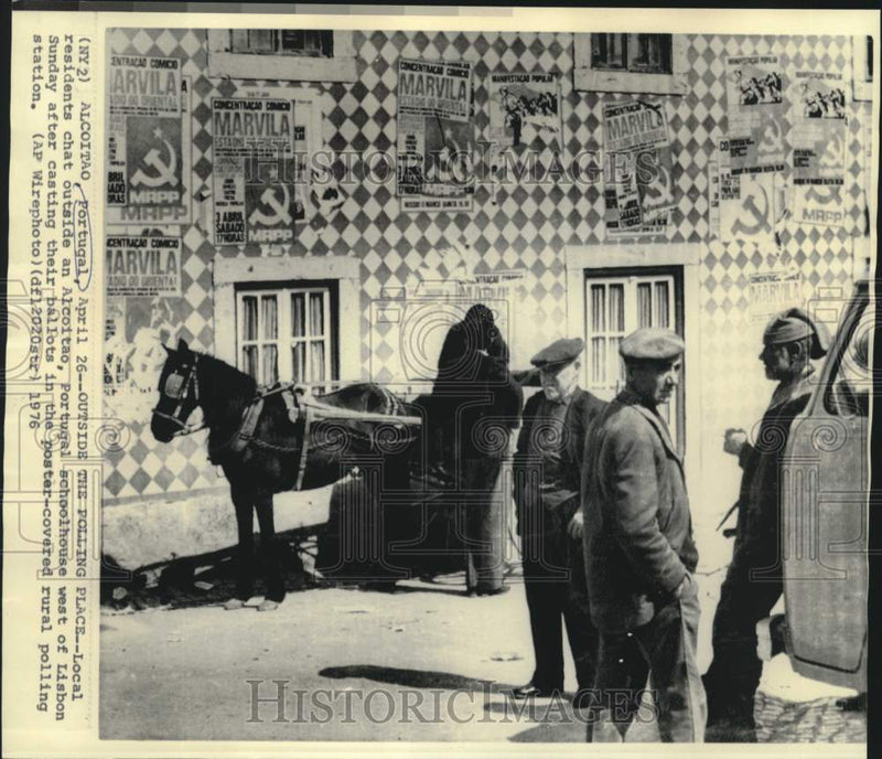 Load image into Gallery viewer, 1976 Press Photo Residents chat outside Alcoitao, Portugal polling station

