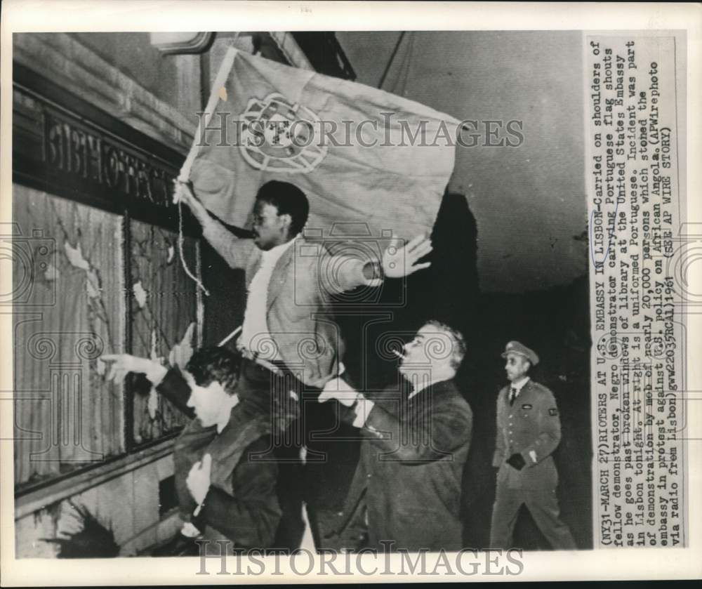 1961 Press Photo Rioting at Portugal&#39;s United States Embassy in Lisbon