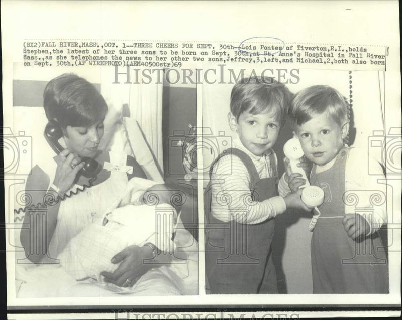 Load image into Gallery viewer, 1969 Press Photo Lois Pontes with three sons, all born on September 30th
