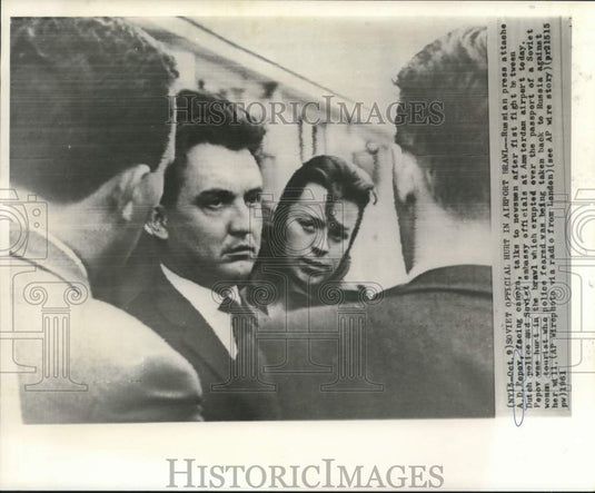 1961 Press Photo Soviet A.D. Popov injured in Amsterdam airport brawl