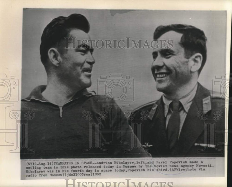Load image into Gallery viewer, 1962 Press Photo Smiling Soviet cosmonaut team Andrian Nikolayev and Popovich
